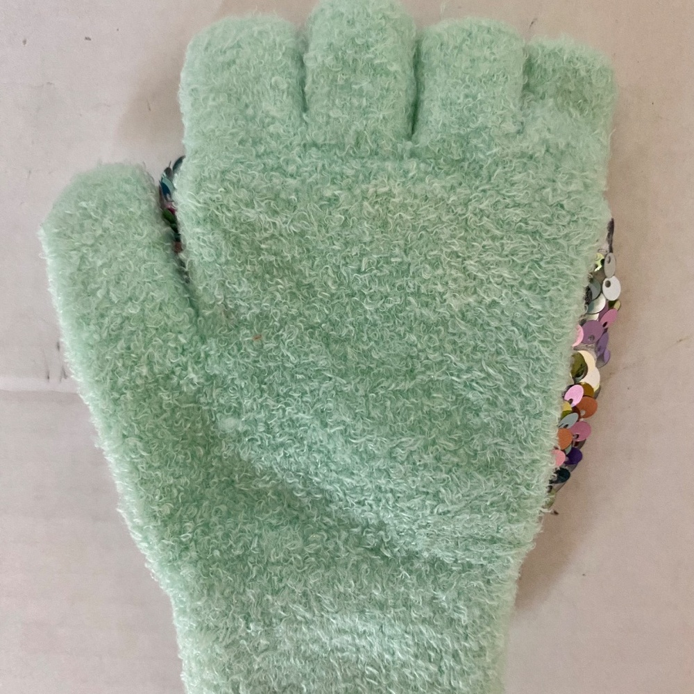 Mittens - Picture 9 of 10